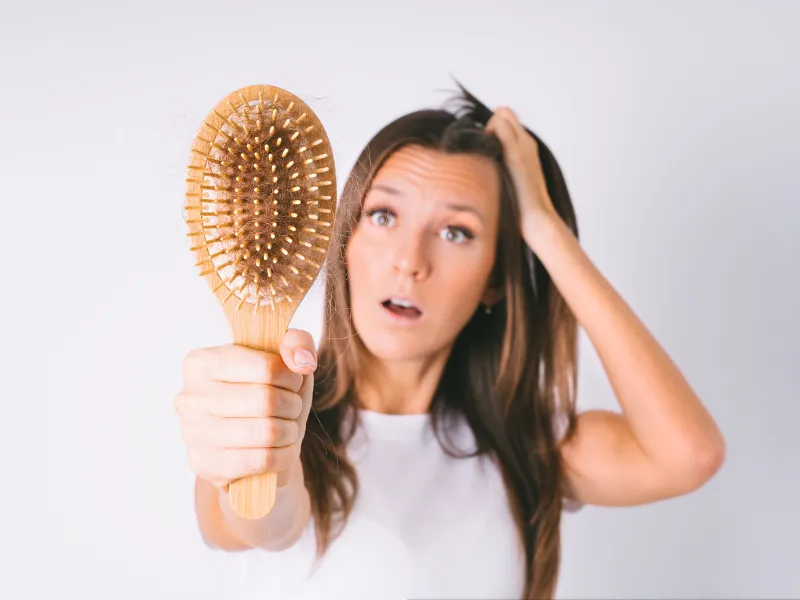  شانه زدن مو به شکل صحیح