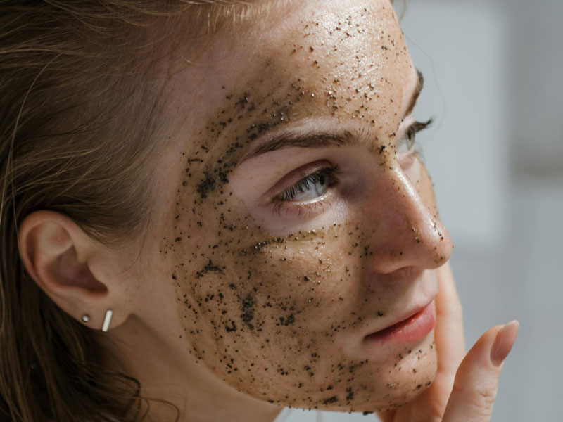 اسکراب قهوه برای درخشندگی پوست