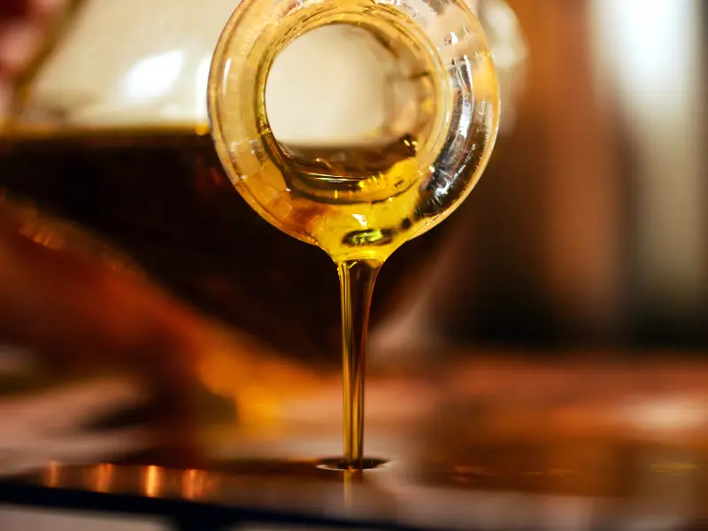 طرز استفاده از روغن جوجوبا جهت مرطوب کردن پوست