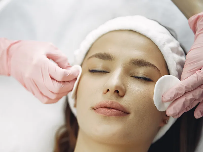 به چه روشهای میتوان از پوست انار برای پوست صورت استفاده کرد؟